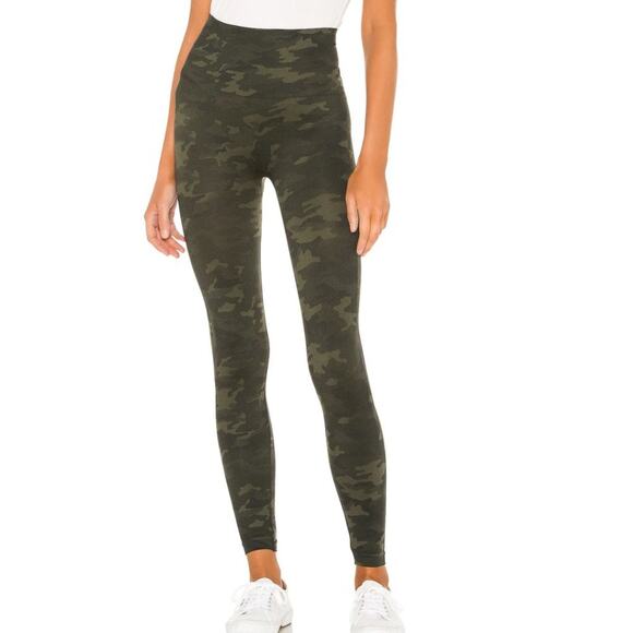 SPANX Look At Me Now Seamless Legging in Camo NWOT Size XS - Picture 1 of 4
